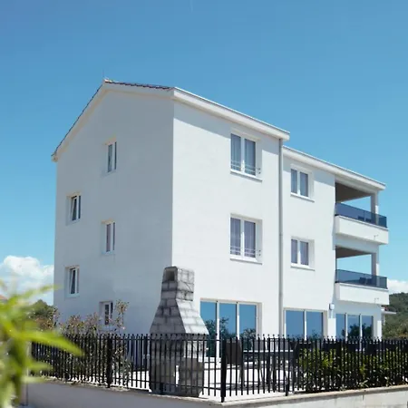Pia - Ground Floor Homestay Trogir