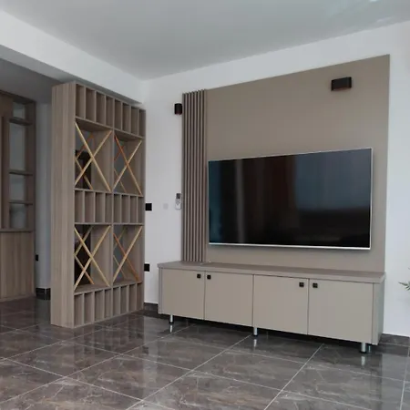 Pia - Ground Floor *